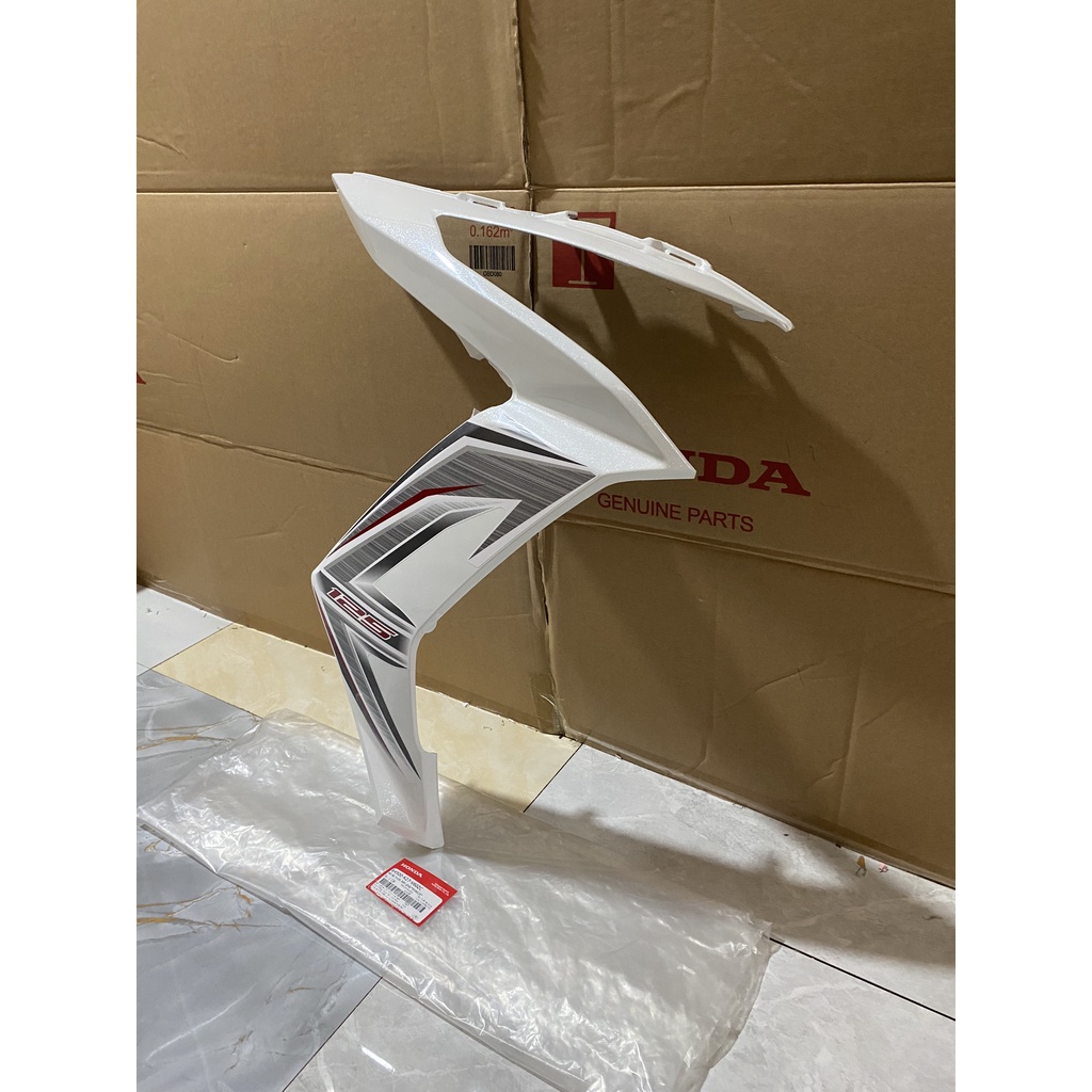 Ốp yếm trước bên phải - bửng yếm HONDA AIR BLADE 125 năm 2014 màu Trắng xám. *NHA62X* 64500K27V60ZC