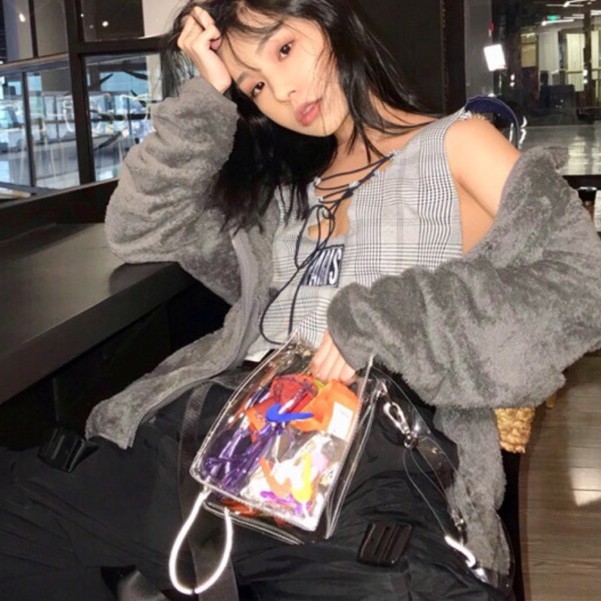 Túi đeo chéo logo Nike mini bằng nhựa PVC Trong suốt 24 * 7.5 * 17 cm kèm 6 ghim cài trang trí