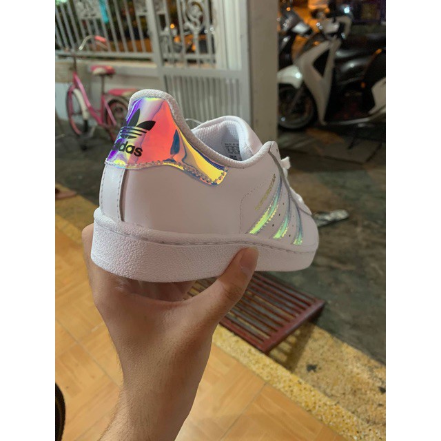 (Video cận cảnh) Giày thể thao sneaker superstar sọc hologram