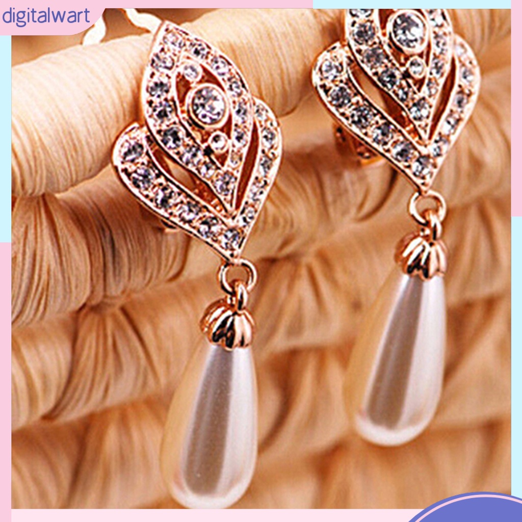 Khuyên tai nữ trang đính ngọc trai thiết kế thanh lịch