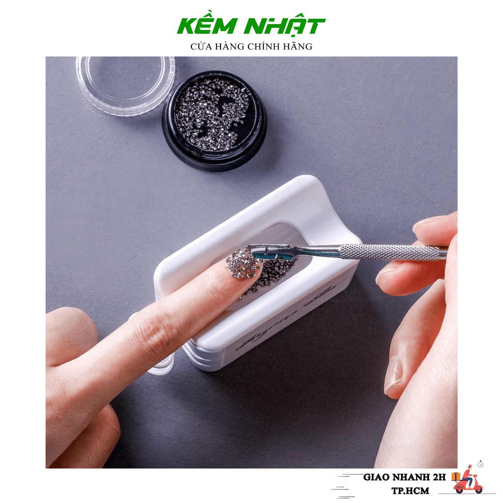 Khay Đựng Đá Rắc Móng, Nhũ