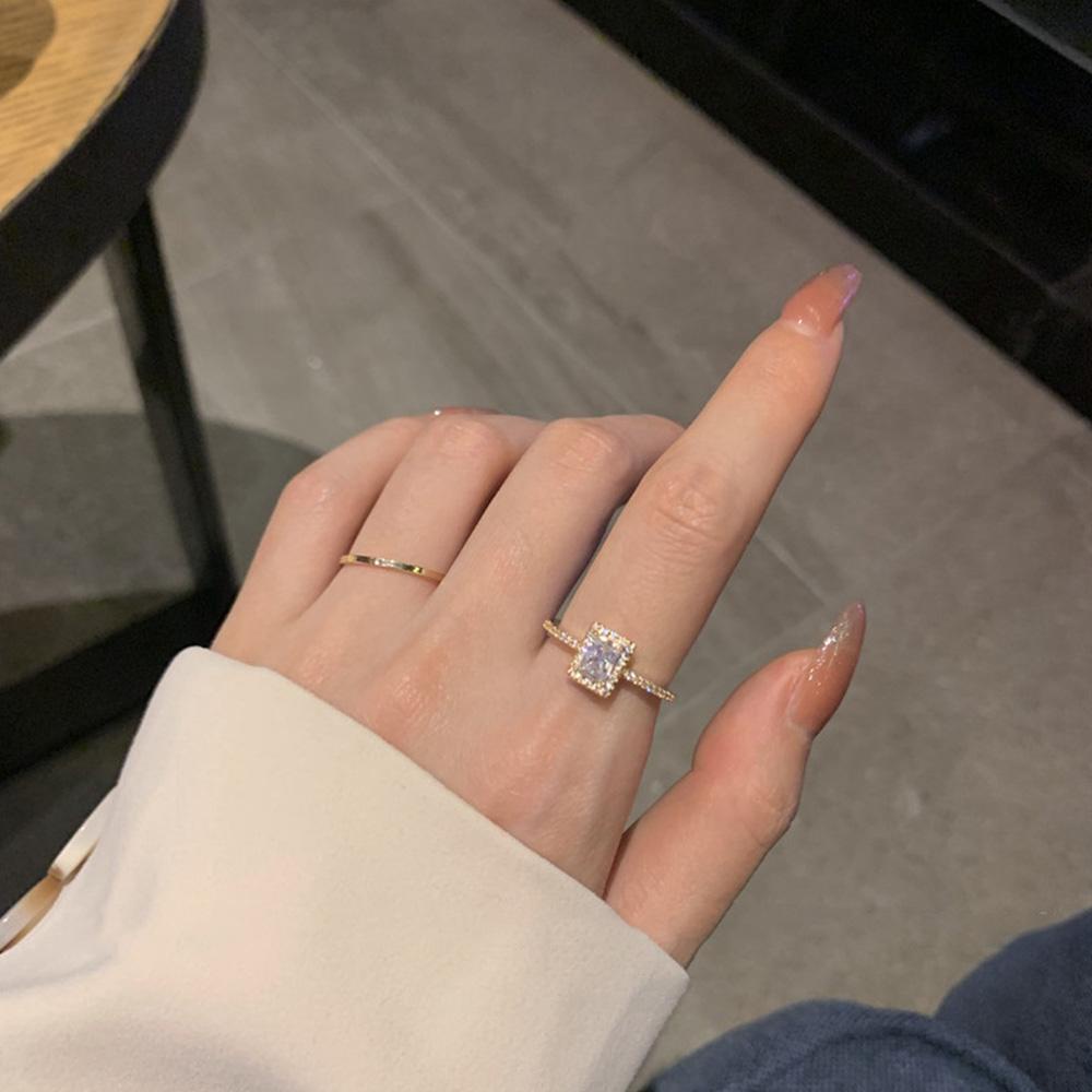 Nhẫn Hở Hình Vuông Đính Đá Khối Tinh Tế Có Thể Điều Chỉnh