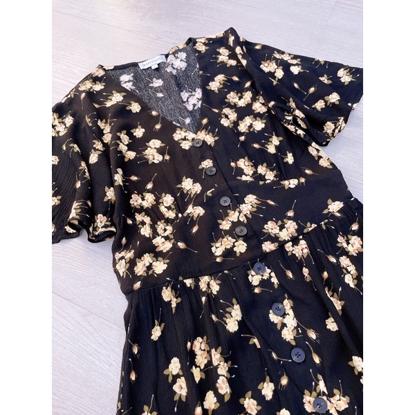 Đầm hoa warehouse