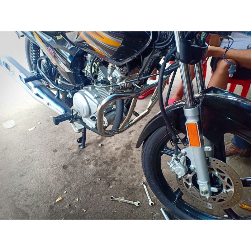 Chống đổ moto Inox loại dầy  Husky125,Gn125,YB125,Wolf125,Gd110