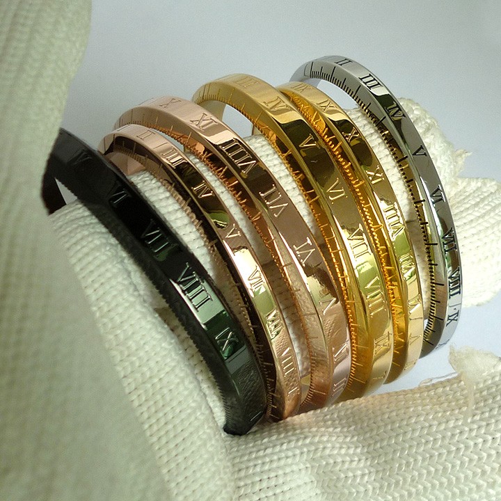 Vòng tay khắc số la mã