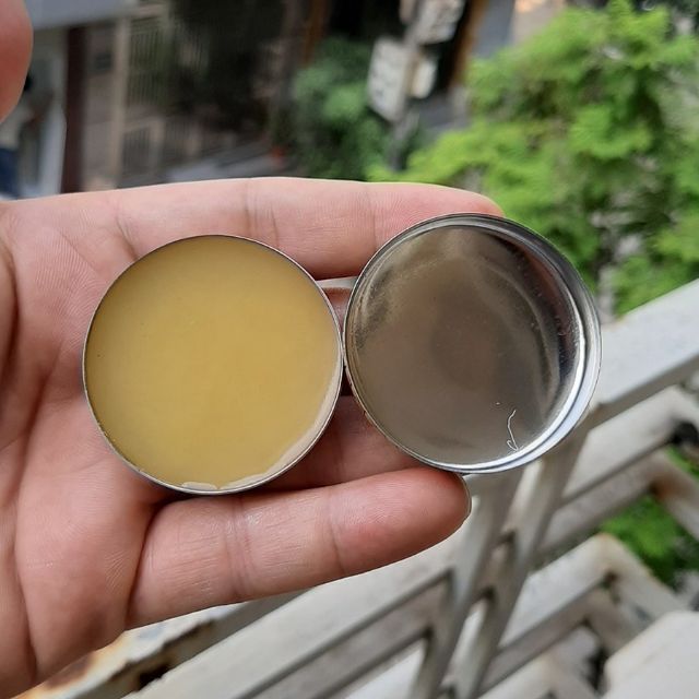 Combo 2 kem dưỡng ẩm chống nẻ vaselin nghệ và sữa ong