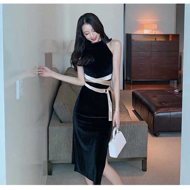 Váy body nhung cổ yếm xẻ tà
