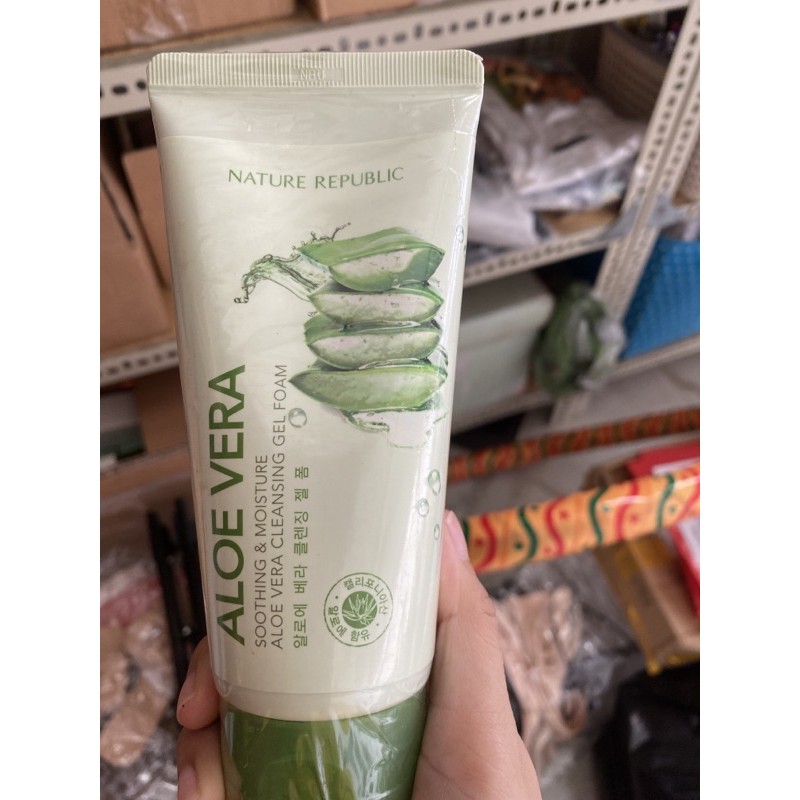 Sữa rửa mặt SOOTHING & MOISTURE ALOE VERA FOAM CLEANSING GEL FOAM