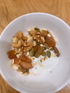 Hạt dinh dưỡng mix 5 loại ( hạnh nhân, óc chó, điều, bí xanh, macca)