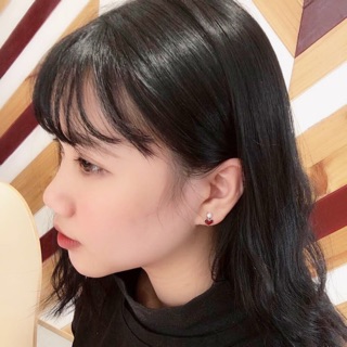 Khuyên trái tim đỏ