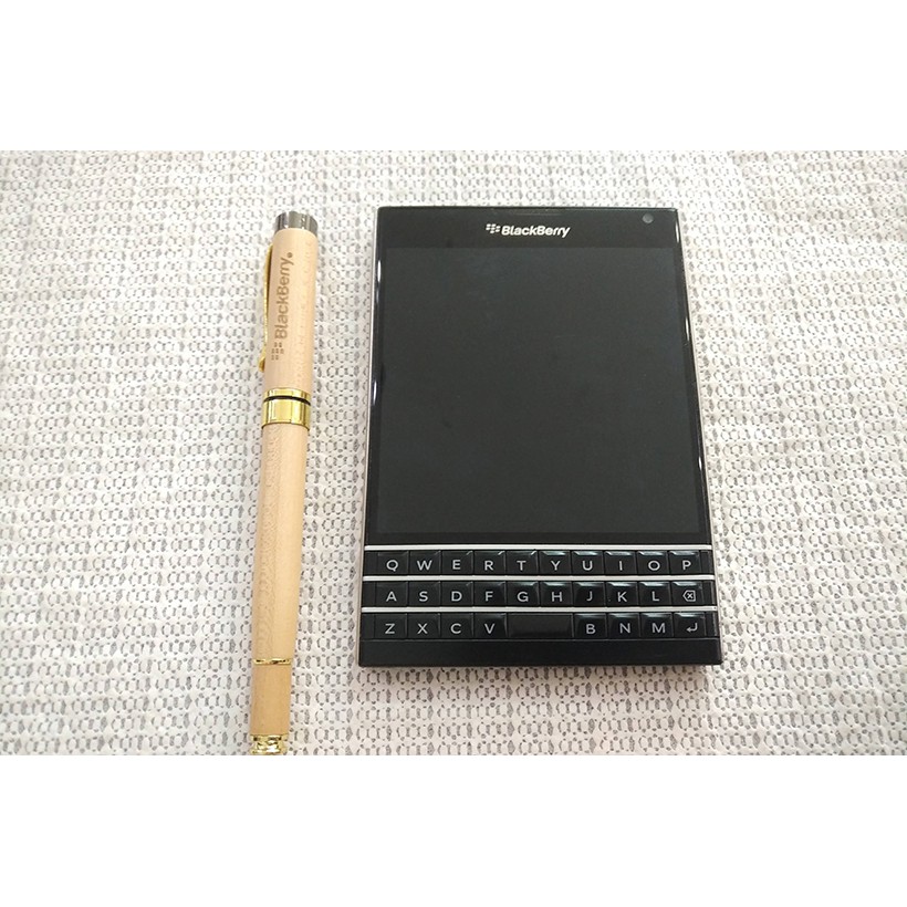 Điện thoại Blackberry Passport màu đen 32GB