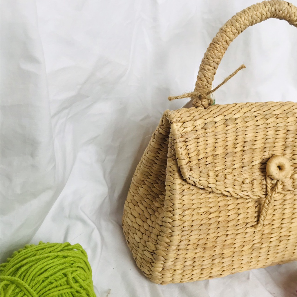 Túi Lục Bình Đan Xách Tay Sang Trọng,  Có Nắp Đậy Và Nút Gài Chắc Chắn Kích Thước 18*18*10* quai  cầm 8cm