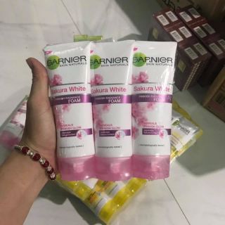 Sữa rửa mặt trắng da Garnier Thái Lan