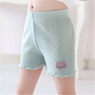 Quần mặc trong váy bé gái