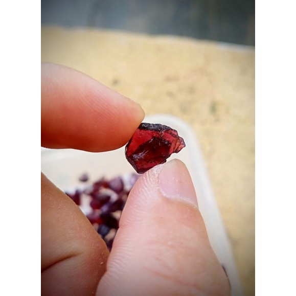 Ngọc thạch lựu/garnet thô tự nhiên