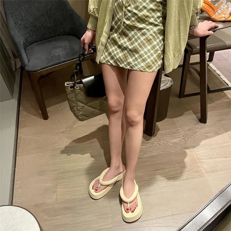 Dép Xỏ Ngón Đế Dày Thời Trang Đi Biển Mùa Hè Phong Cách Mới