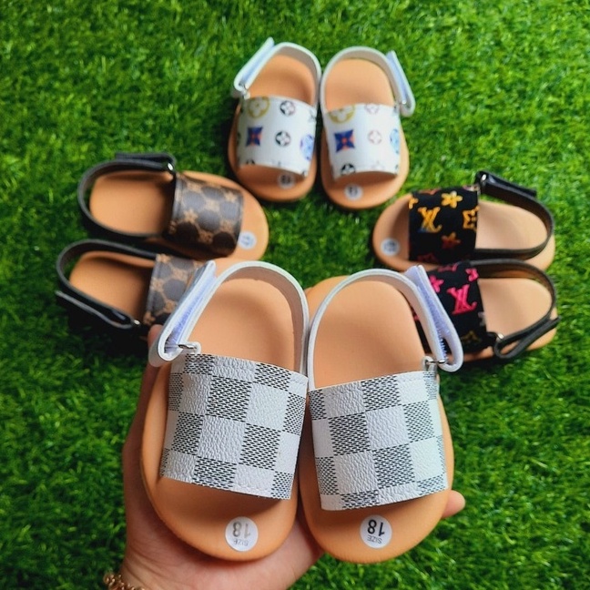 Sandal quai ngang họa tiết caro đáng yêu cho bé - Giày sandal cho bé