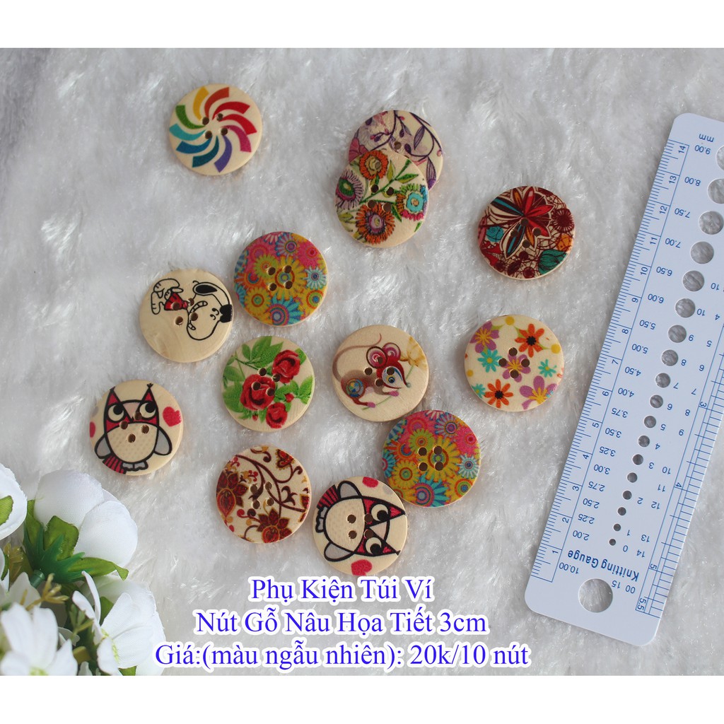Nút gỗ nâu hoạ tiết ( ngẫu nhiên )