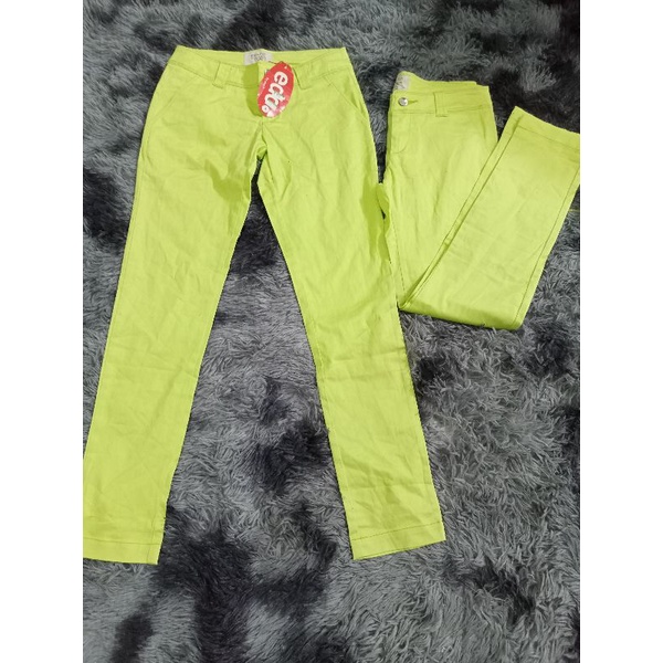 quần lỗi dơ, màu size s,m eo 66, m,l eo 70 có giãn