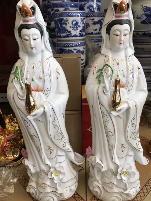 Tượng quan âm sứ đứng