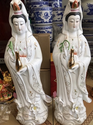 Tượng quan âm sứ đứng