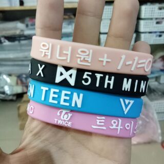 Vòng tay cao su Kpop khắc nổi Wanna one, Monsta X, Seventeen, Twice