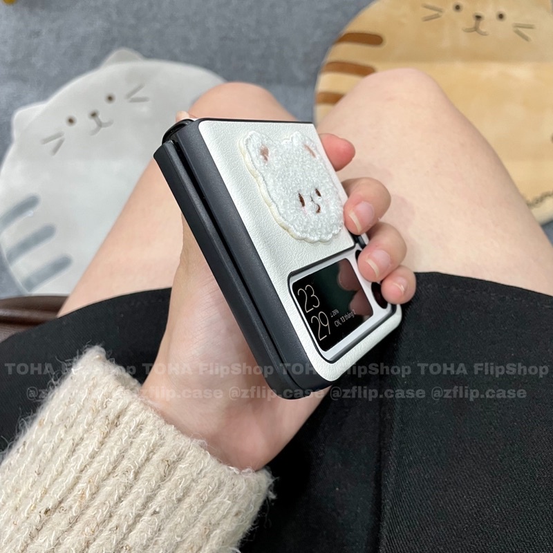 [HÀNGSẴN] Ốp lưng  Z Flip 3 / Z Flip 4 Trắng gấu vải kèm decal trắng cute / Z Flip3 / ZFlip3 / Z Flip4/ ZFlip4