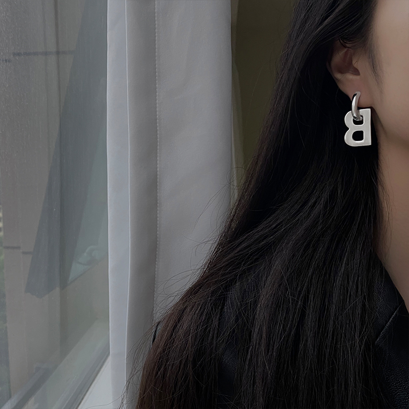 Bông Tai Kim Loại Hình Chữ B Thời Trang Sang Trọng 22696