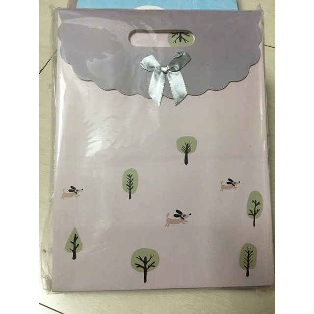 1 lố = 12 túi quà giấy nhiều màu sắc có nắp gập dính hàng đẹp . Size to nhất : 28x15x37cm