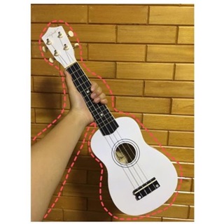 Ukulele trắng