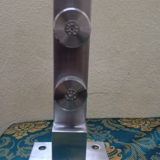 Trụ lan can kính cầu thang Sus304