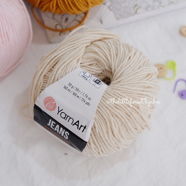 Mèo Miki đội mũ móc bằng len