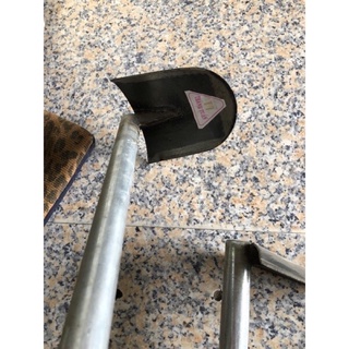 Cuốc đất dài 6 tấc