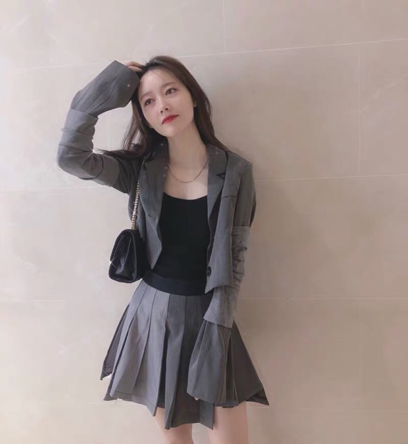 Hot Hot Mẫu áo vest kèm chân váy xoè ngộ nghĩnh oder