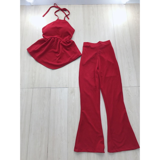 Set áo yếm phối quần loe.