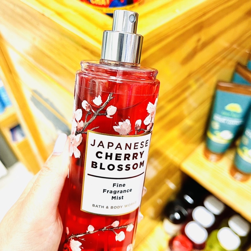 Xịt thơm toàn thân Bath &amp; Body Works - Japanese Cherry Blossom (236mL)