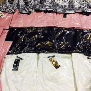 ÁO THUN HM VÀ PULL BEAR CHỈ 100k 4 chiếc (chỉ còn đen trắng)