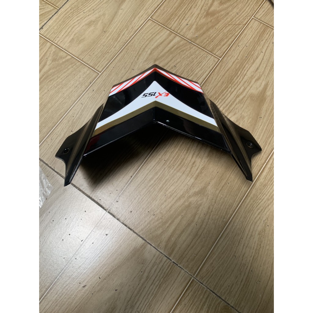 Chắn gió xe exciter 155 màu đen bóng