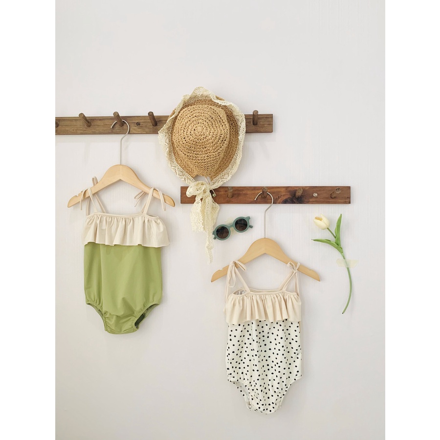 Đồ bơi bèo ở ngực hoạ tiết chấm bi, màu bơ cực xinh