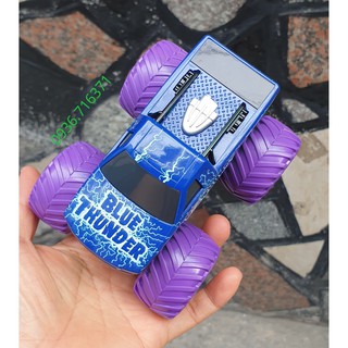 Mô hình xe tải quái vật Monster Jam chạy đà hàng Spin Master Canada