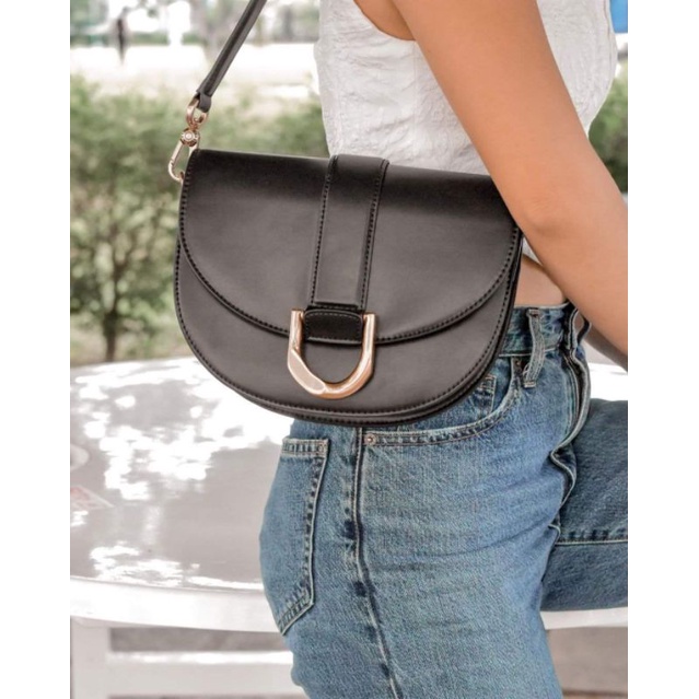 Túi yên ngựa Charles & Keith Gabine Bag