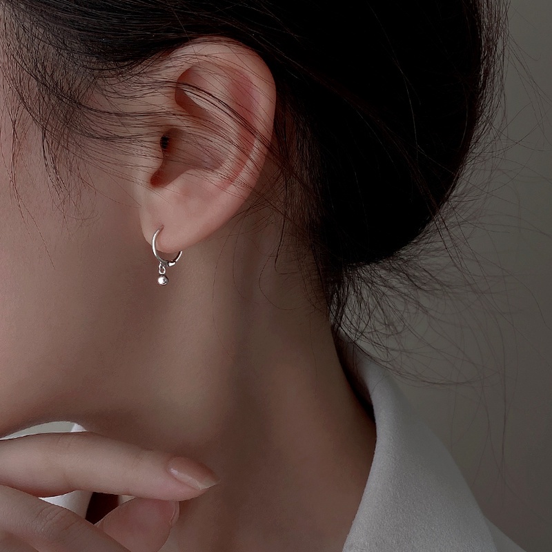 1 Đôi Bông Tai Dạng Vòng Nhỏ Màu Bạc Đơn Giản Thời Trang Cho Nữ