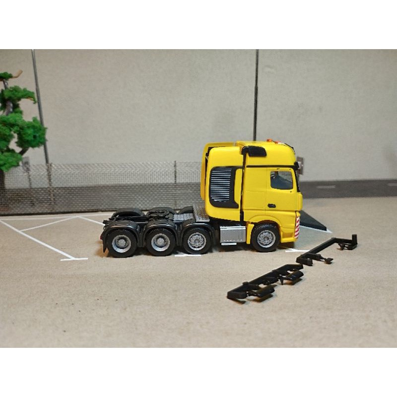 Mô hình 1:87 Herpa Mercedes-Benz Actros Gigaspace SLT