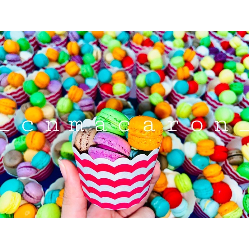 10 Bánh macaron kèm hộp như hình