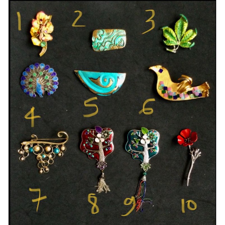 Cài áo ấn tượng