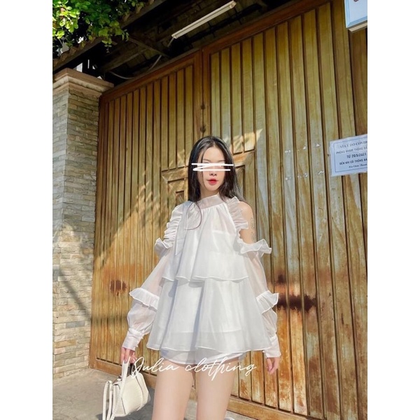 Áo trễ vai trắng, tím viền bèo ren