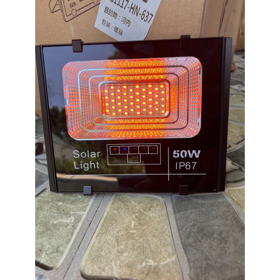 Đèn pha đổi muỗi. đổi 2 màu  năng lượng mặt trời thương hiêu Mayor Wolf, công xuất 50W bảo hành 2 năm.