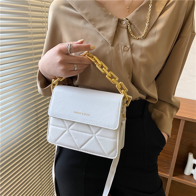 Túi đeo chéo IELGY phối dây xích bản rộng dễ phối đồ cho nữ