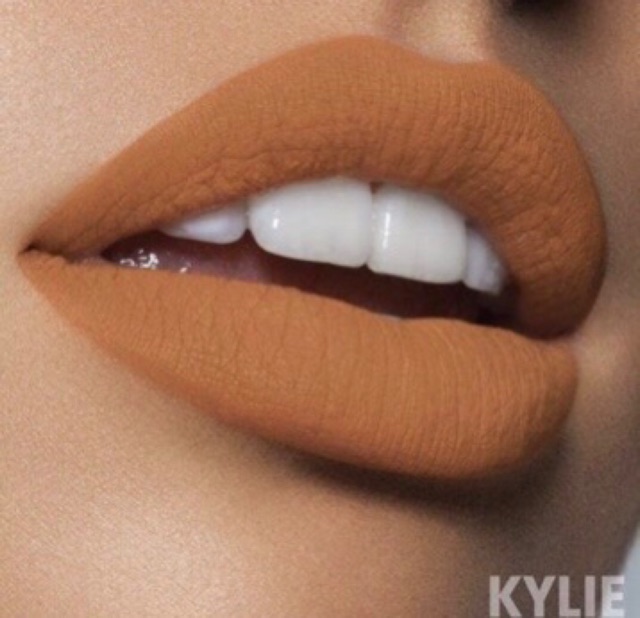 Set Son lì Kylie màu-Butternut(vàng đồng)(3.25g) + chì kẻ viền môi cùng tone (1g) - USA