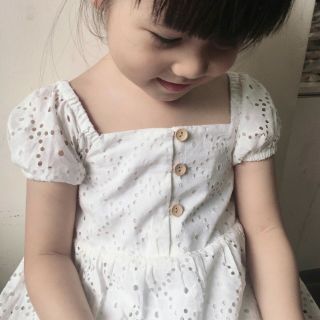 Váy thô đục lỗ cho bé gái